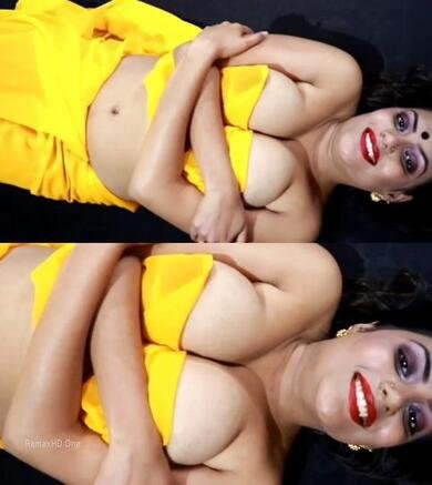 Hottest naked bhabi yellow Saree enjoy big boobs HD