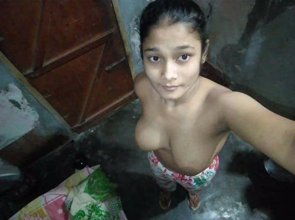 Very cute desi village babe boobs pics full nude pics collection (3)