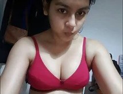 Extremely cute 18 girl indian blue film showing nice boobs mms