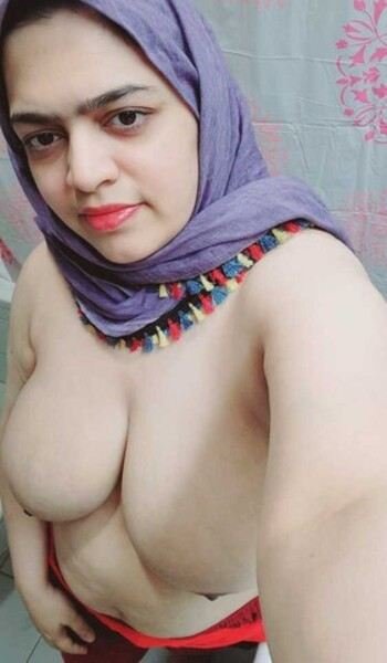 Paki super milf bhabi pakistan sexxx showing her big tits milk tank