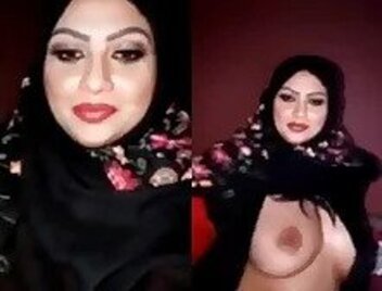 Paki milf aunty pakistan beegcom showing big tits nude mms