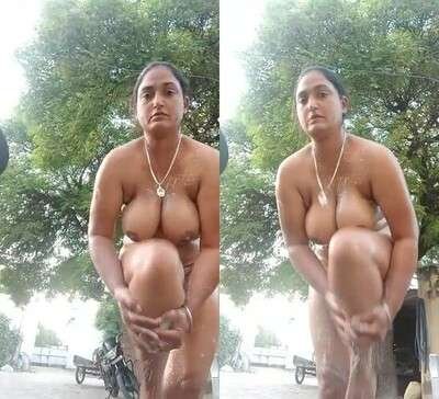 Tamil-mallu-big-tits-tamil-aunty-xvideos-bathing-outdoor-mms-HD.jpg