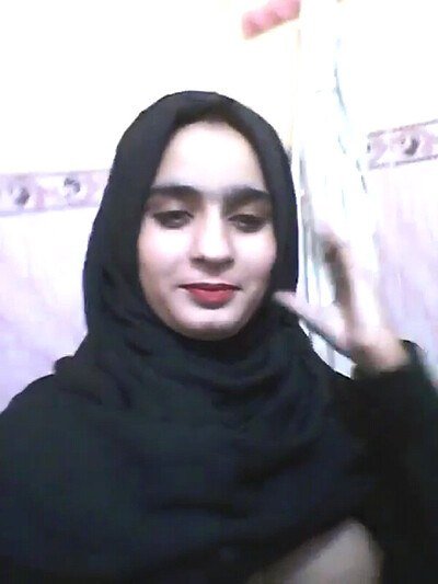 Very-beautiful-paki-girl-xxx-pakistan-hd-showing-nice-boobs-mms.jpg