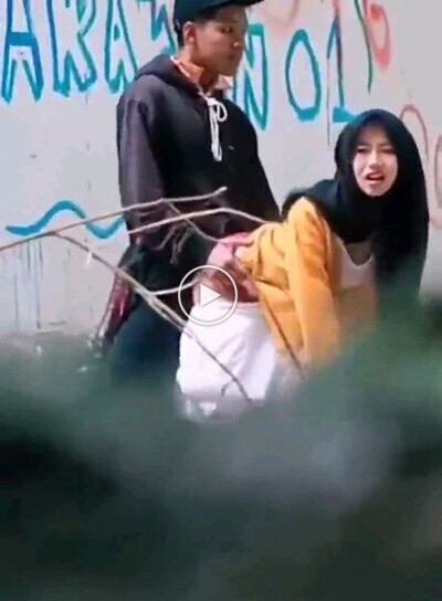 Muslim-18-hijabi-college-girl-thaiporn-fuck-bf-public-place.jpg