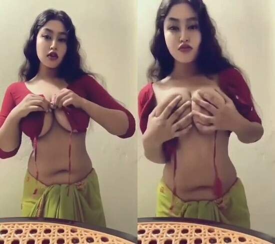 Hot-babe-sexivideo-removing-her-clothes-live-on-her-webcam.jpg